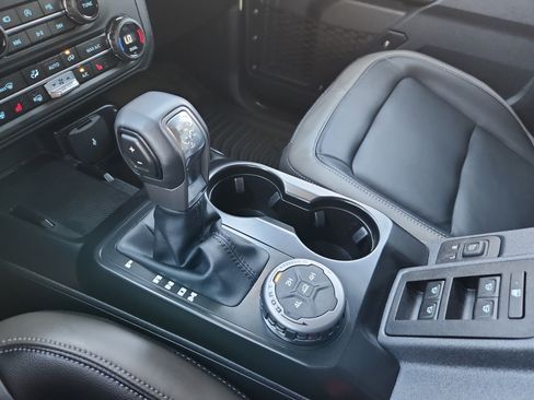 Used 2025 Ford Bronco Outer Banks image 25