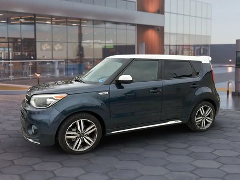 Used 2018 Kia Soul + FWD image 2