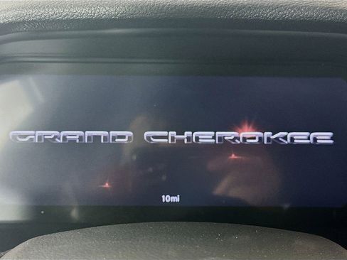 New 2025 Jeep Grand Cherokee Altitude image 11