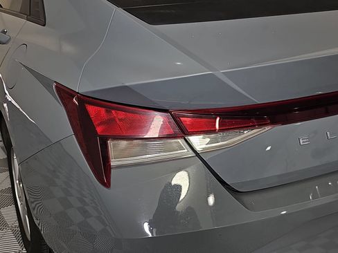 Used 2021 Hyundai Elantra SE FWD image 29