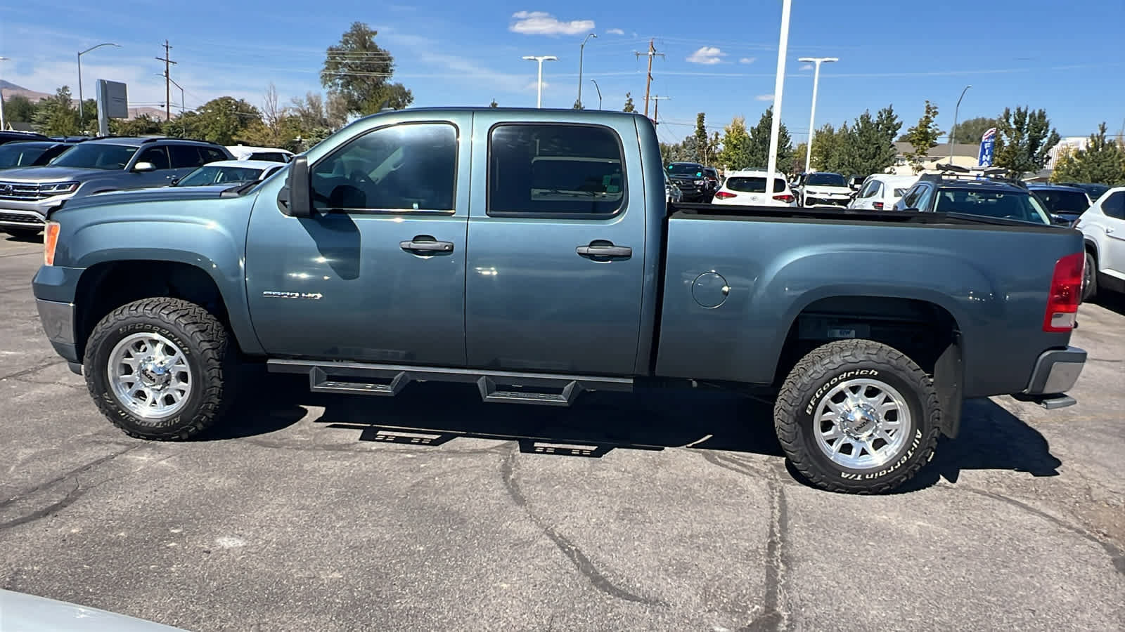 Used 2014 GMC Sierra 2500 SLE w/ SLE Preferred Package AWD/4WD image 8