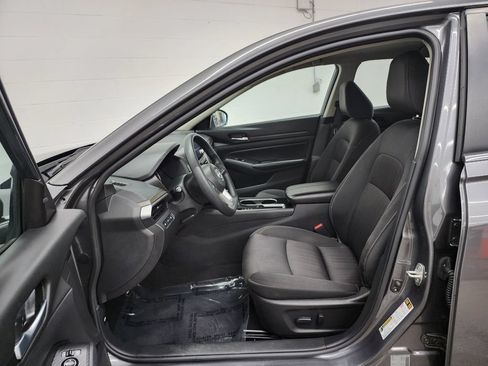 Used 2024 Nissan Altima 2.5 SV FWD image 12