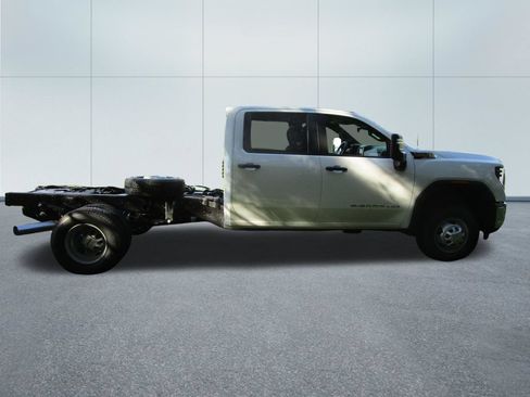New 2026 GMC Sierra 3500 Pro w/ Convenience Package AWD/4WD image 7