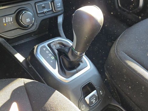 Used 2023 Jeep Renegade Latitude image 22