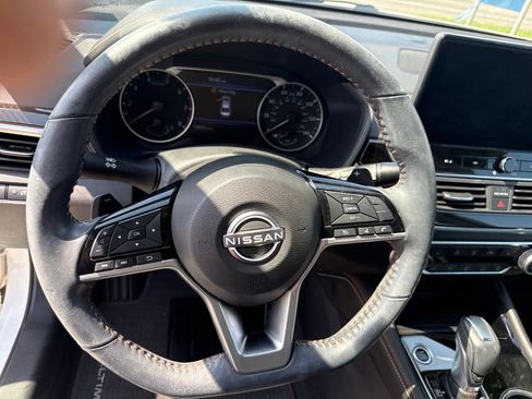 Used 2024 Nissan Altima 2.5 SR w/ SR Premium Package FWD image 12