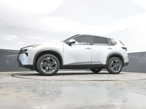 Used 2025 Nissan Rogue SV AWD/4WD image 32