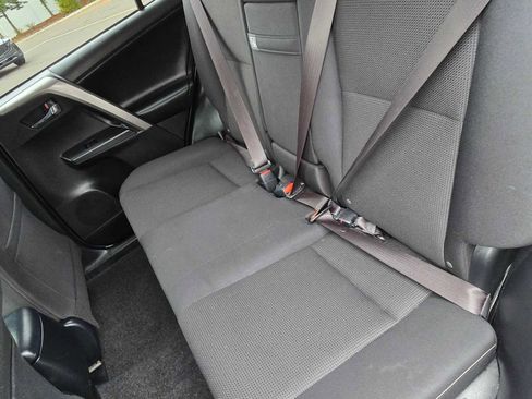 Used 2018 Toyota RAV4 XLE image 19