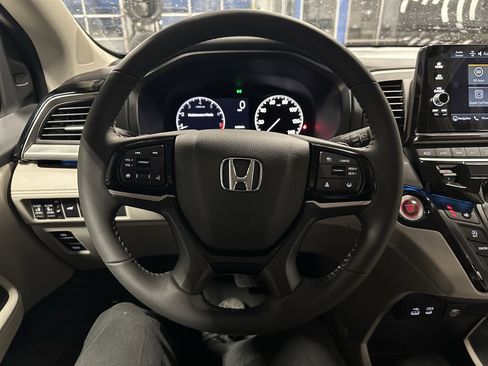 New 2026 Honda Odyssey Touring image 9