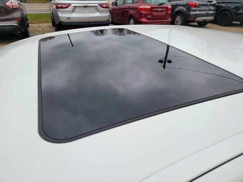 Used 2016 Mercedes-Benz E 350 4MATIC Sedan image 17