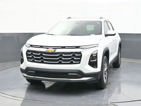 New 2026 Chevrolet Equinox LT w/ Convenience Package II FWD image 2