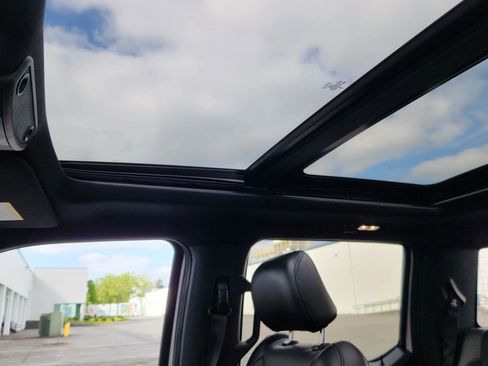 Used 2019 Ford F150 Raptor w/ Equipment Group 802A Luxury AWD/4WD image 15