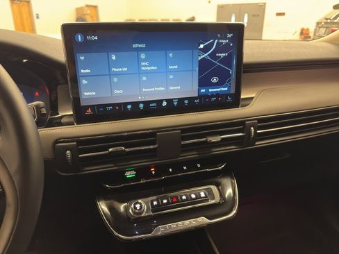 Used 2025 Lincoln Corsair Reserve w/ Rear Removable Package Tray image 26