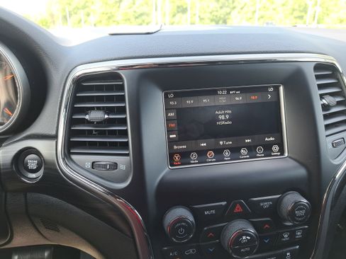 Used 2021 Jeep Grand Cherokee Laredo RWD image 20
