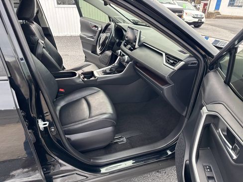 Used 2019 Toyota RAV4 Limited w/ Advanced Technology Package image 10