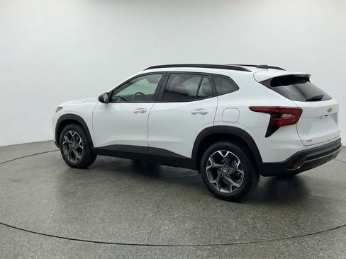 Used 2025 Chevrolet Trax LT image 6