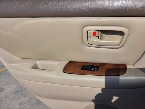 Used 2001 Lexus ES 330 FWD image 19
