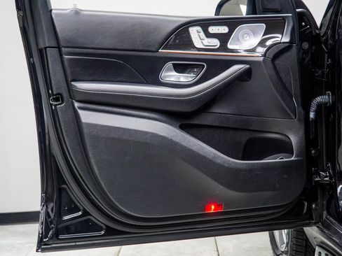 Used 2021 Mercedes-Benz GLS 450 4MATIC image 39