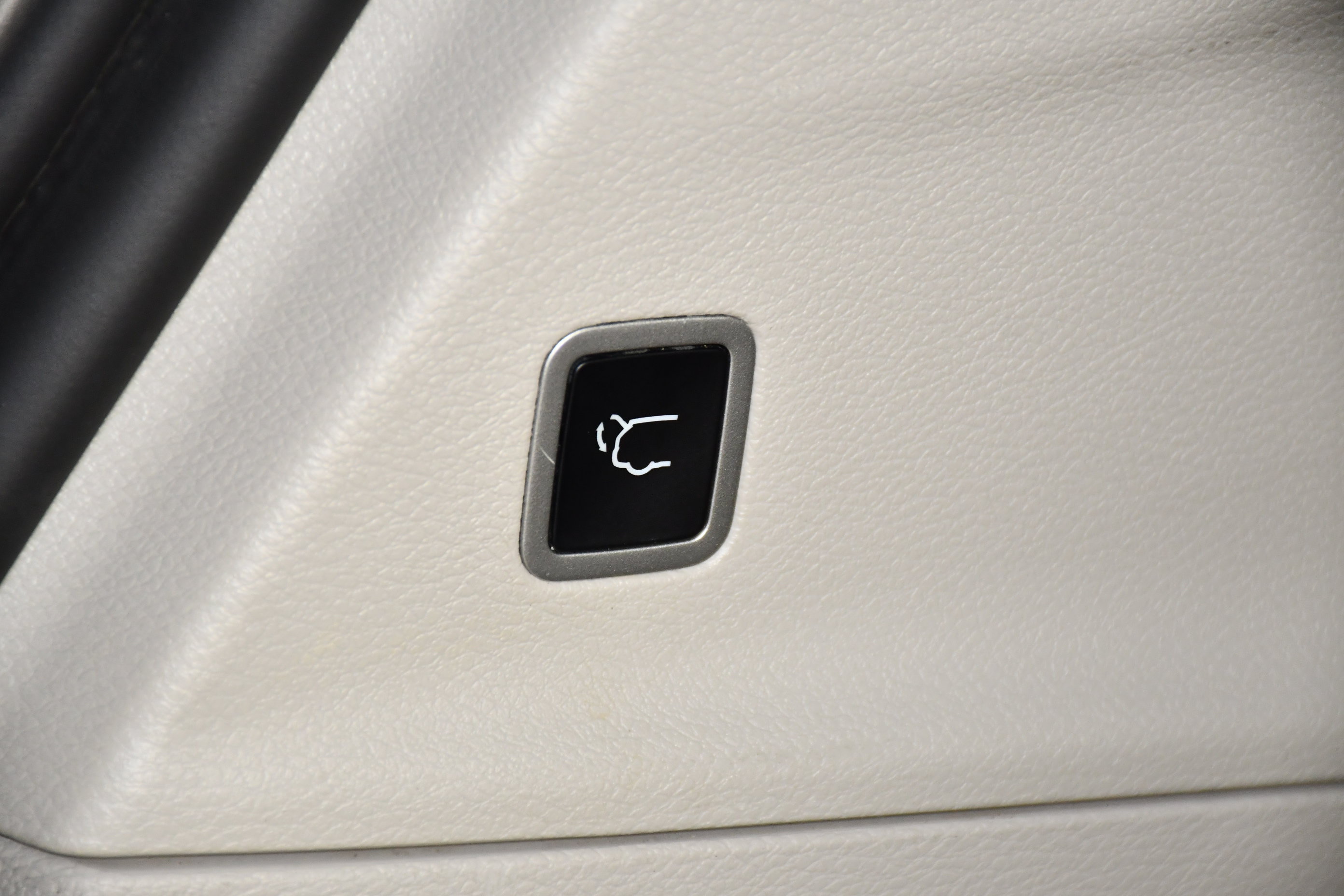 Used 2023 Chrysler Voyager LX FWD image 49