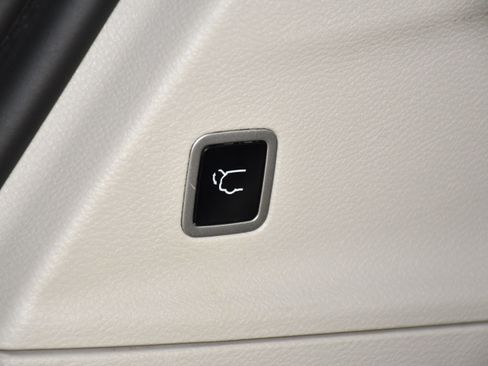 Used 2023 Chrysler Voyager LX FWD image 49