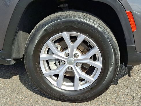 Used 2022 Jeep Grand Cherokee Limited image 8