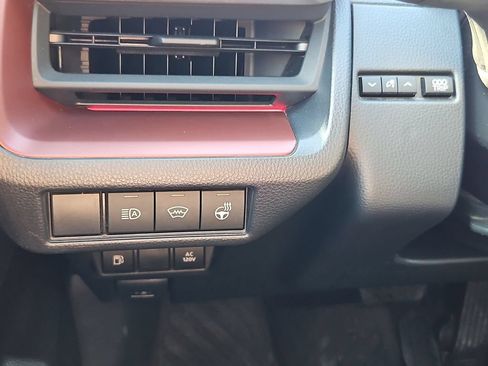 Used 2024 Toyota Prius Prime FWD image 18