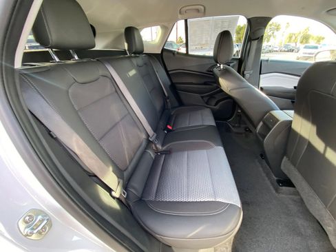 Used 2025 Chevrolet Trax LT image 38