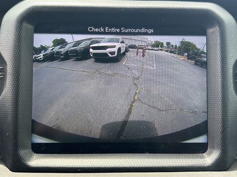 Used 2018 Jeep Wrangler Unlimited Sahara AWD/4WD image 32