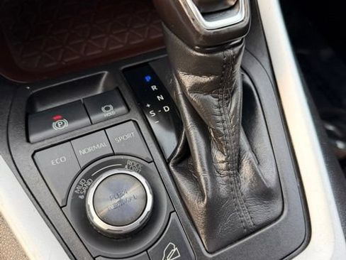 Used 2021 Toyota RAV4 Limited w/ Limited Grade Weather Package AWD/4WD image 29