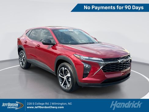 Used 2025 Chevrolet Trax RS w/ Driver Confidence Package FWD image 1