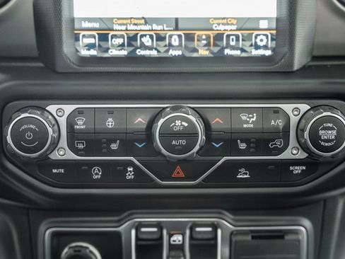 Used 2021 Jeep Gladiator Willys image 27