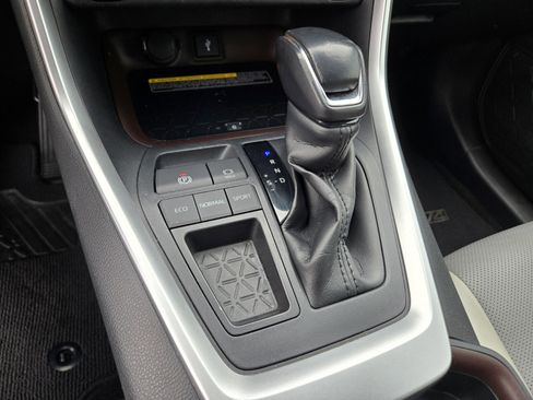 Used 2020 Toyota RAV4 Limited image 22