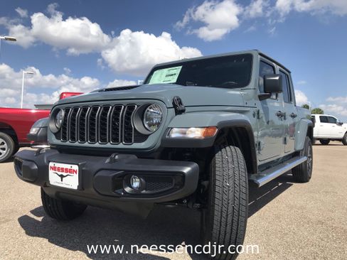 New 2025 Jeep Gladiator Sport image 3