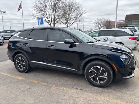 Used 2023 Kia Sportage LX image 2