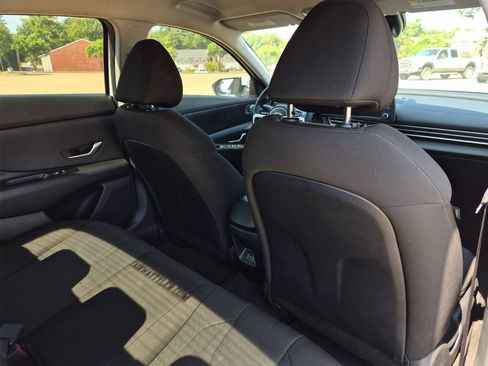 Used 2025 Hyundai Elantra SE FWD image 33