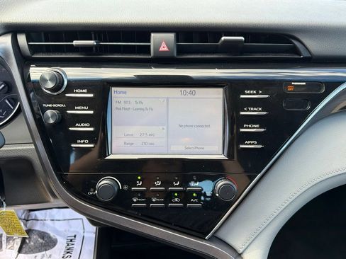 Used 2018 Toyota Camry LE FWD image 14
