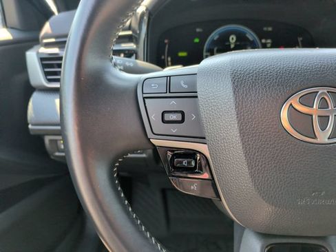 Used 2025 Toyota Camry SE FWD image 14