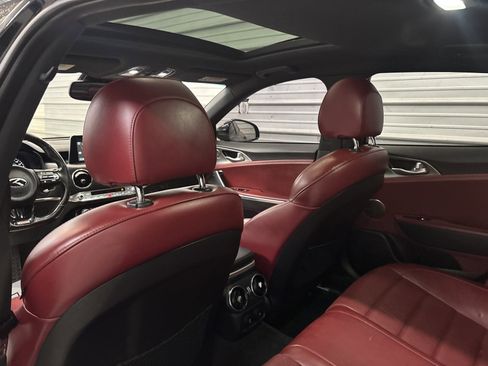 Used 2018 Kia Stinger GT2 image 24