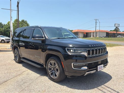 Used 2024 Jeep Wagoneer L Series II w/ Flexible Seating Group RWD image 15