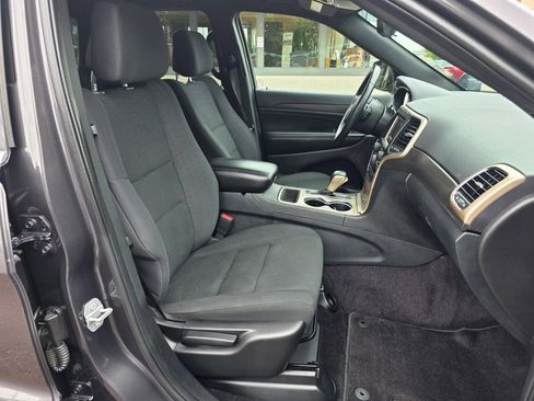 Used 2017 Jeep Grand Cherokee Laredo w/ Quick Order Package 23E image 24