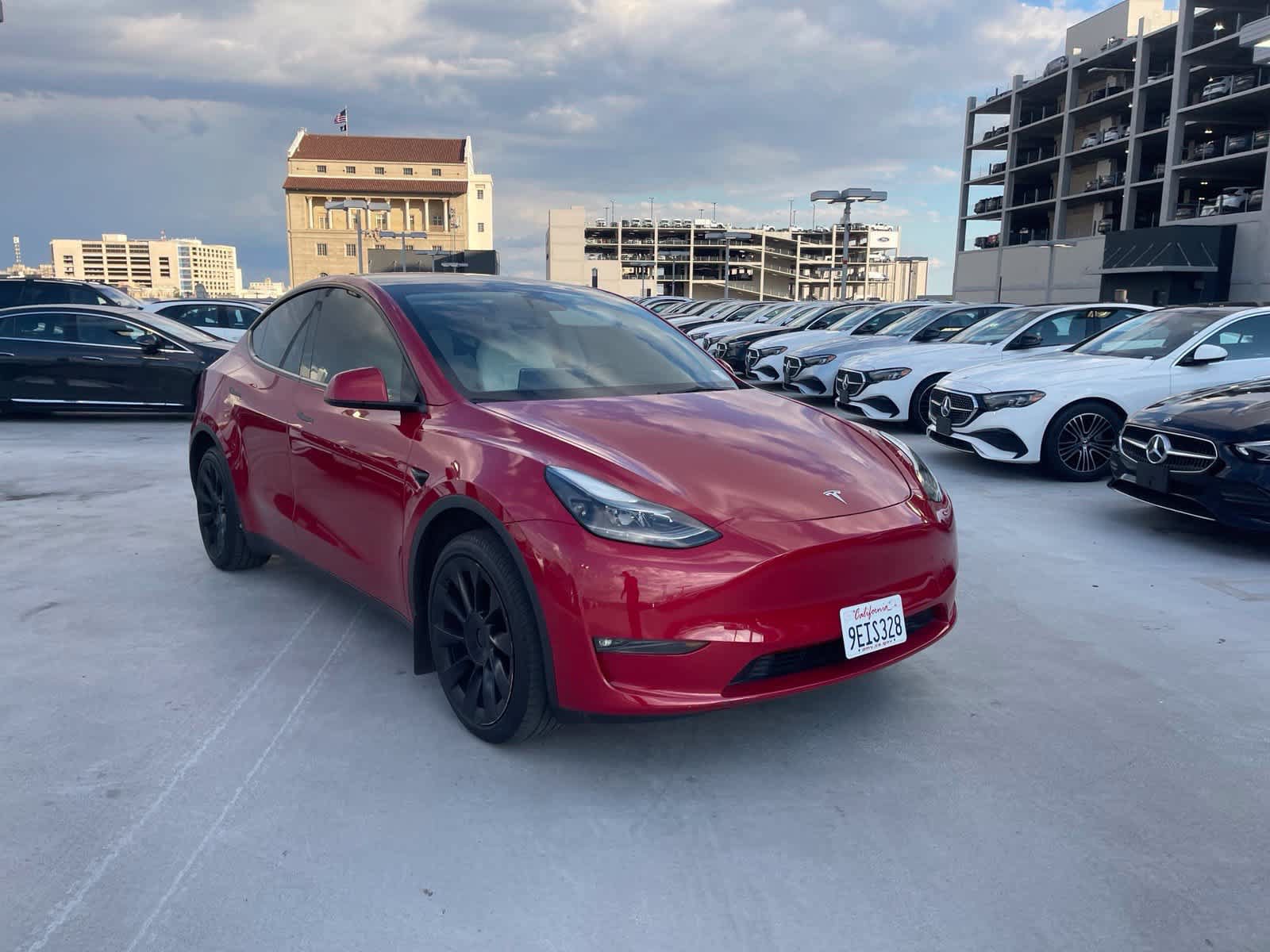 Used 2023 Tesla Model Y Long Range AWD/4WD image 2
