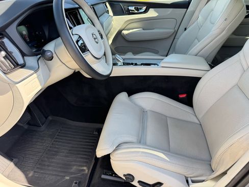 Used 2023 Volvo XC60 B5 Ultimate w/ Climate Package image 10