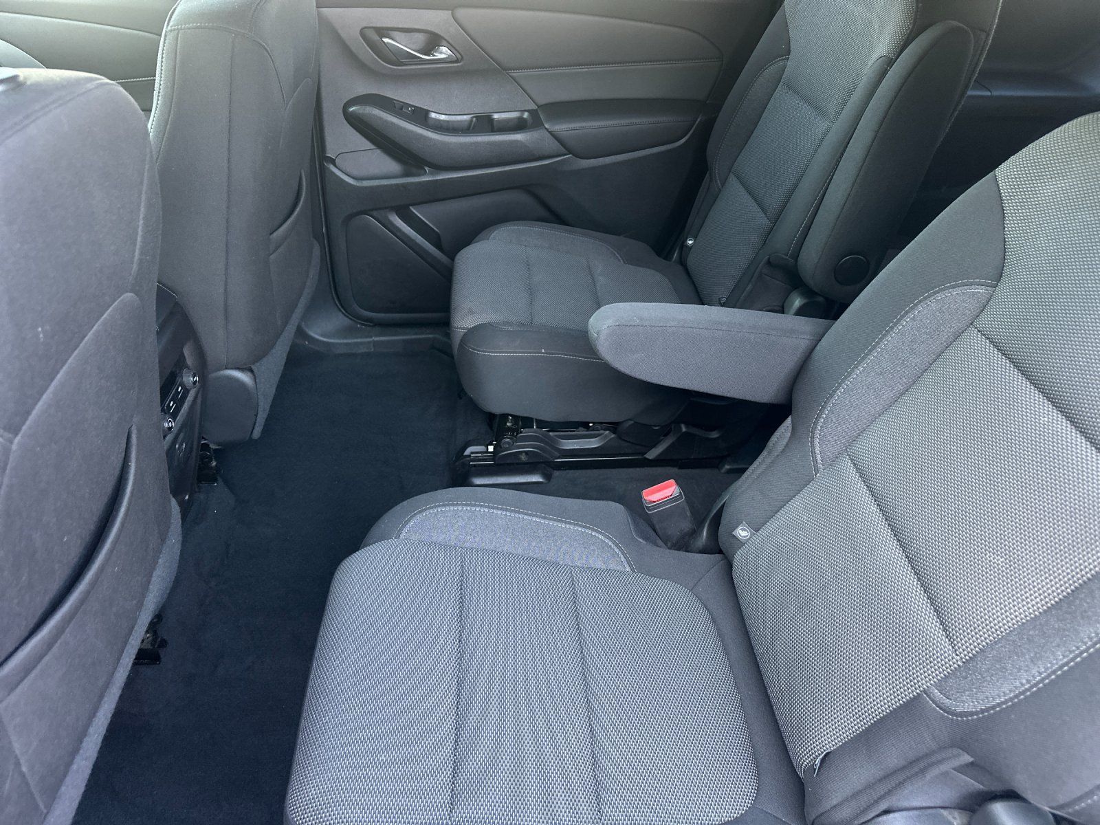 Used 2022 Chevrolet Traverse LT FWD image 12