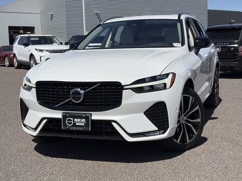 Used 2023 Volvo XC60 B5 Plus w/ Climate Package FWD image 3