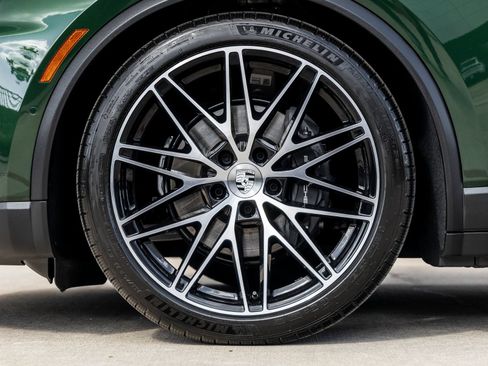 Certified 2025 Porsche Macan Electric RWD image 13