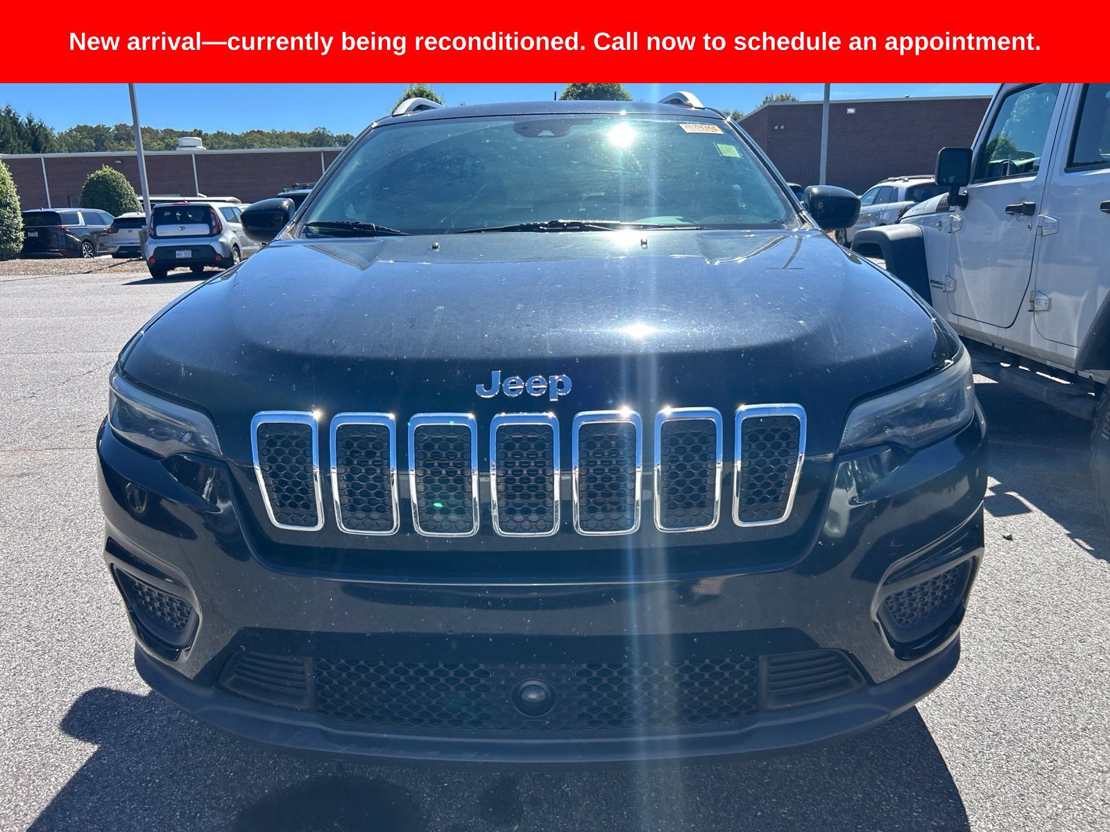 Used 2020 Jeep Cherokee Latitude w/ Cold Weather Group AWD/4WD image 3