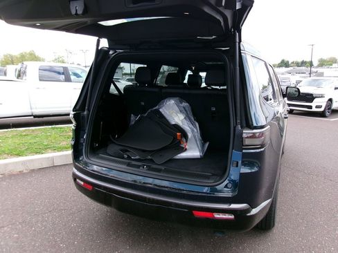 New 2026 Jeep Grand Wagoneer Limited AWD/4WD image 15