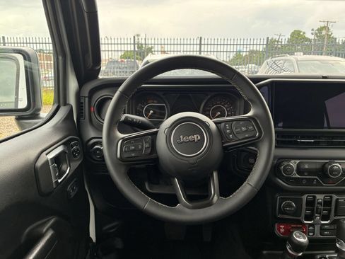 Used 2025 Jeep Wrangler Unlimited Rubicon AWD/4WD image 30