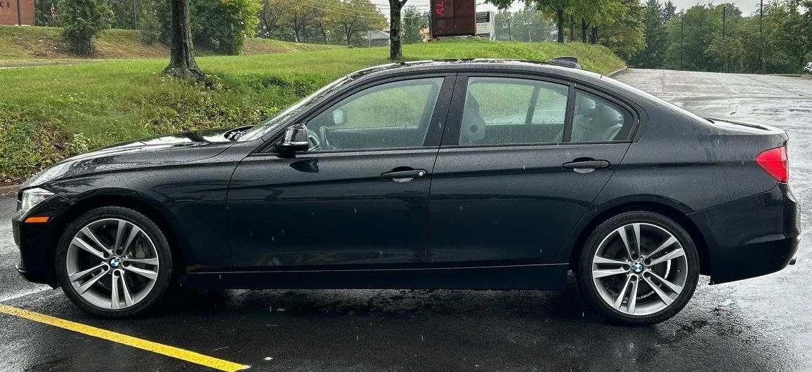 Used 2013 BMW 335i xDrive Sedan AWD/4WD image 2
