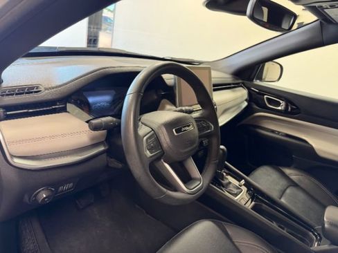 Used 2025 Jeep Compass Limited AWD/4WD image 13