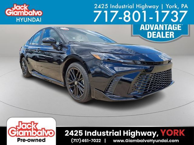Used 2025 Toyota Camry SE FWD image 1